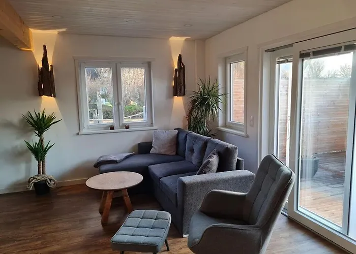 - East Διαμέρισμα *